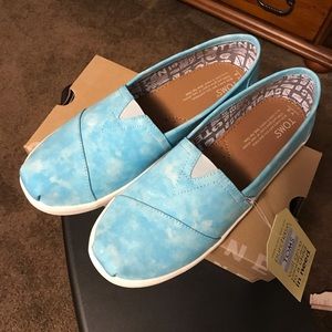 TOMS Classic Aqua Canvas Tie Dye shoes